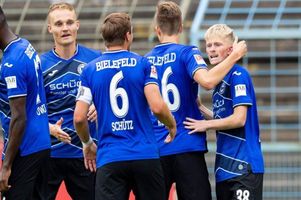 doi-bong-arminia-bielefeld